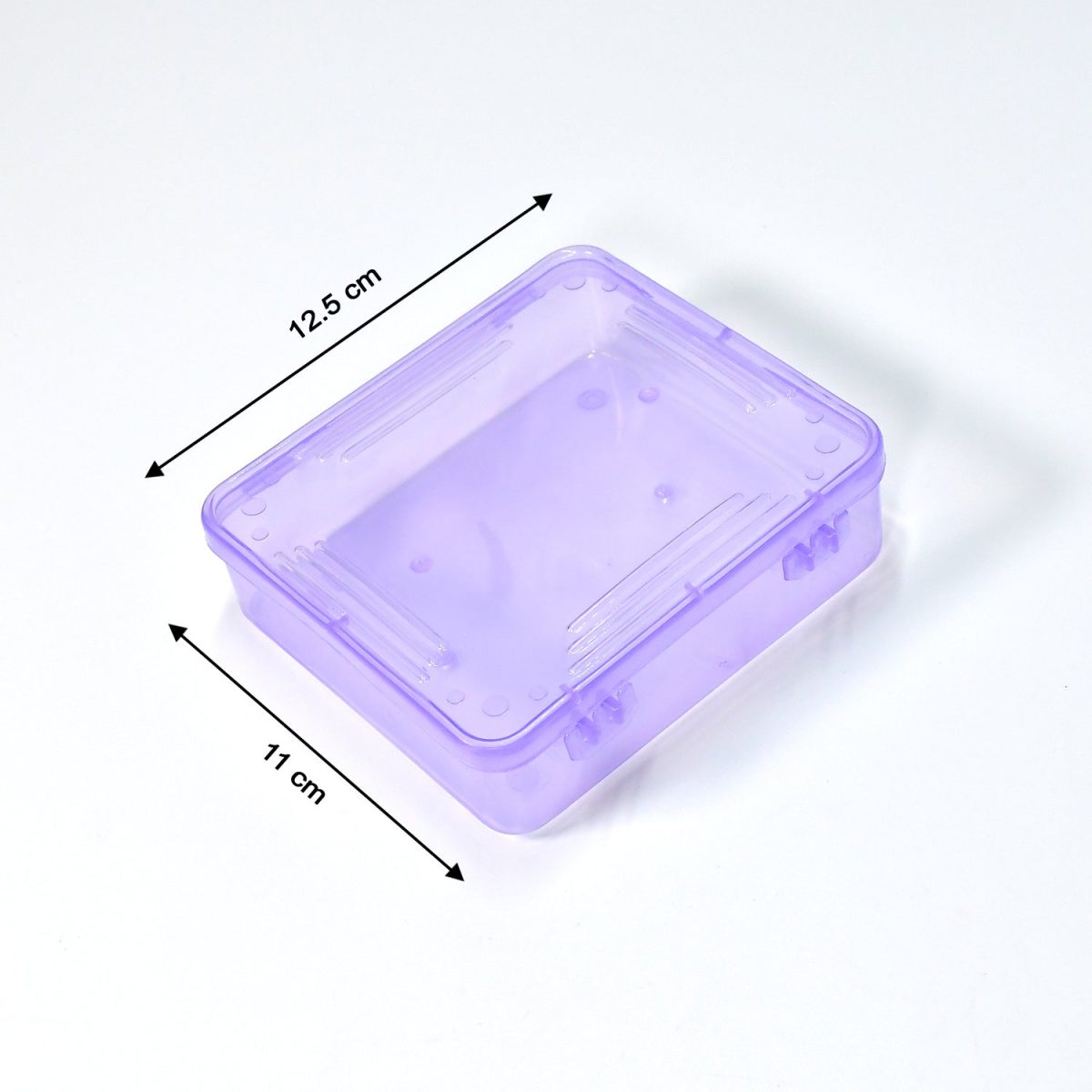 2004 plastic container used for storing things and stuffs and can also be used in any kind of places.